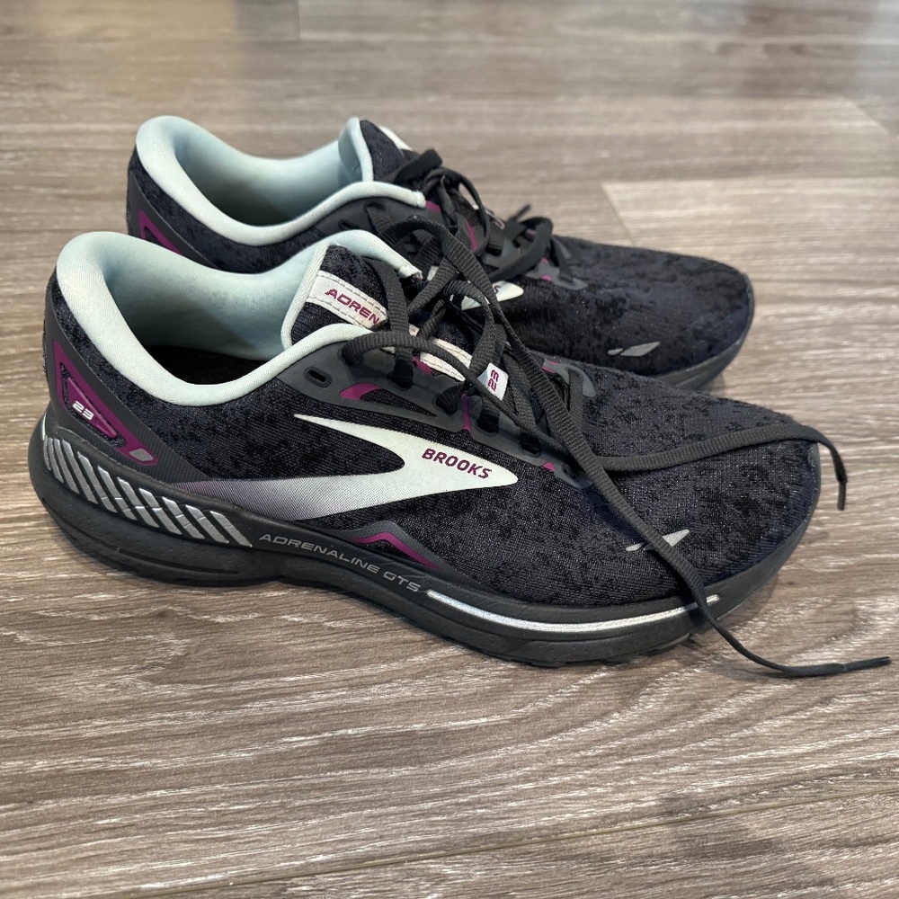 Brooks Women's Adrenaline 23 Sneakers - Size 10.5 - GREAT condition!
